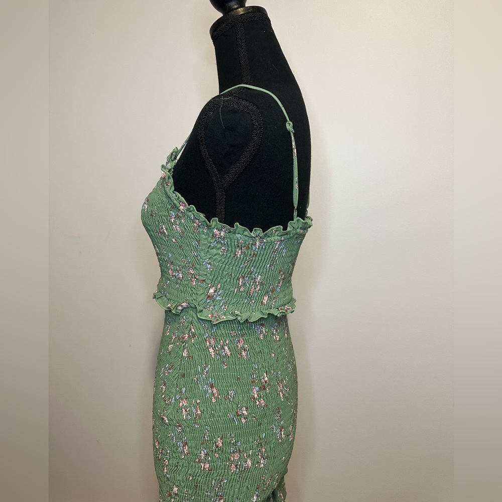 Green Ribbed Ruffle Dress - Picture 4 of 7